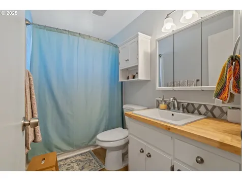 220 S 70th Street Springfield OR 97478