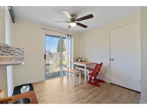 220 S 70th Street Springfield OR 97478