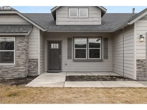 2433 NW Hazelwood Avenue Redmond OR 97756
