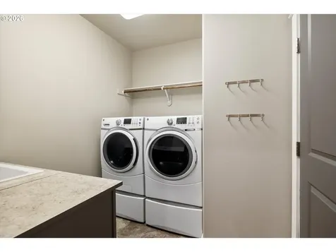 2433 NW Hazelwood Avenue Redmond OR 97756