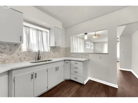 807 N 8th Avenue Kelso WA 98626