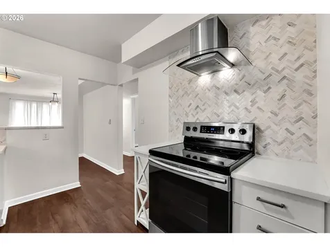807 N 8th Avenue Kelso WA 98626