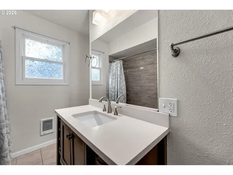 807 N 8th Avenue Kelso WA 98626