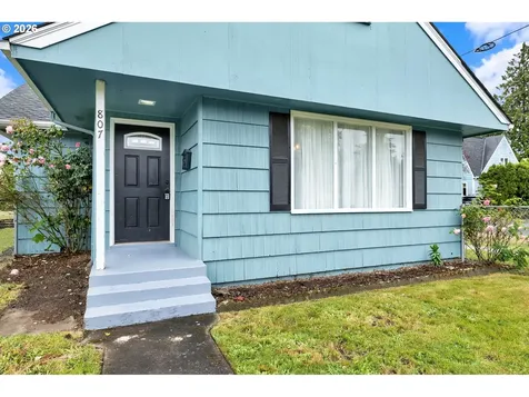 807 N 8th Avenue Kelso WA 98626