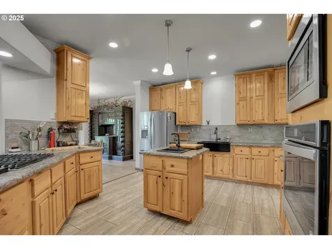 19313 S Upper Highland Road Beavercreek OR 97004
