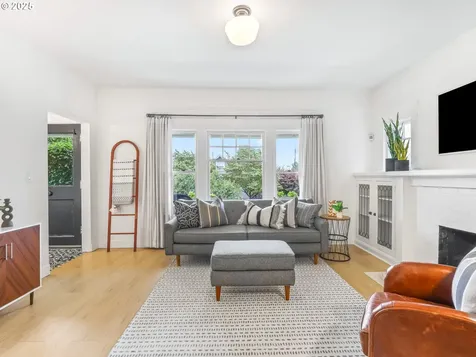 5235 SW View Point Terrace Portland OR 97239