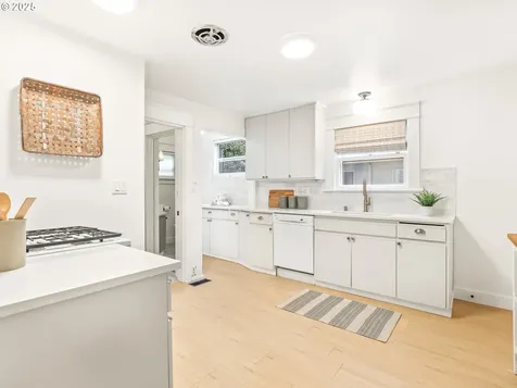 5235 SW View Point Terrace Portland OR 97239
