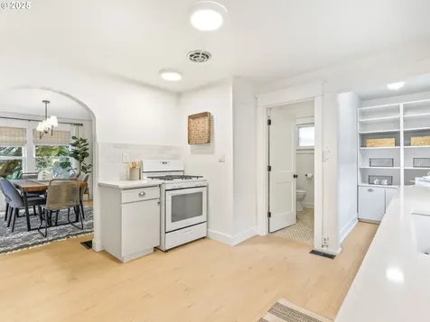 5235 SW View Point Terrace Portland OR 97239