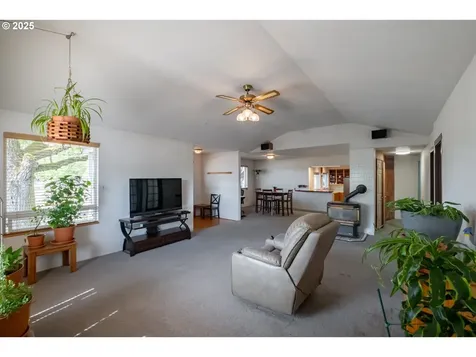1889 NW Sunny Lane Albany OR 97321