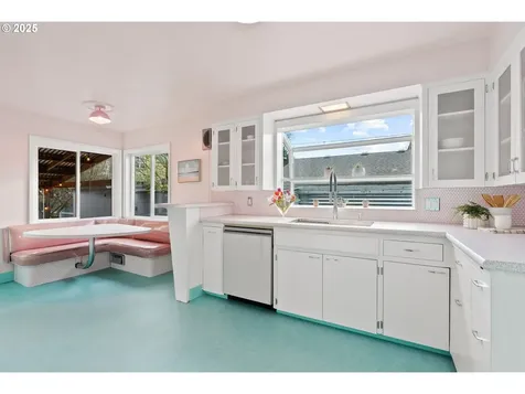 59 NE Russet Street Portland OR 97211