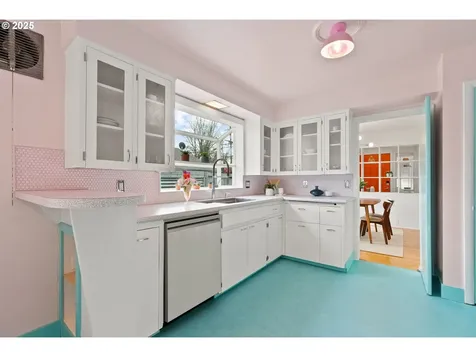 59 NE Russet Street Portland OR 97211