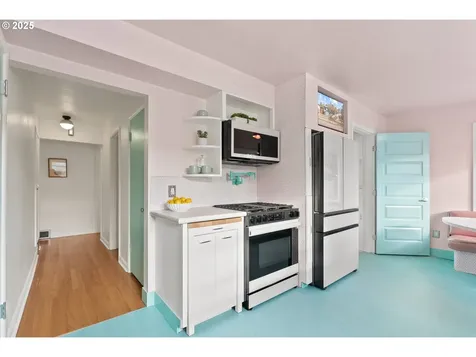 59 NE Russet Street Portland OR 97211