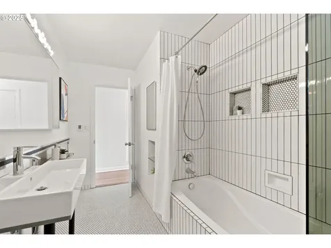 59 NE Russet Street Portland OR 97211