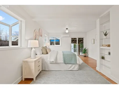 59 NE Russet Street Portland OR 97211