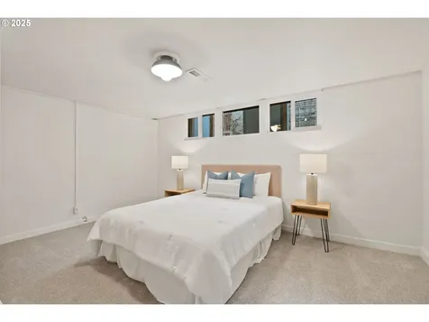 59 NE Russet Street Portland OR 97211