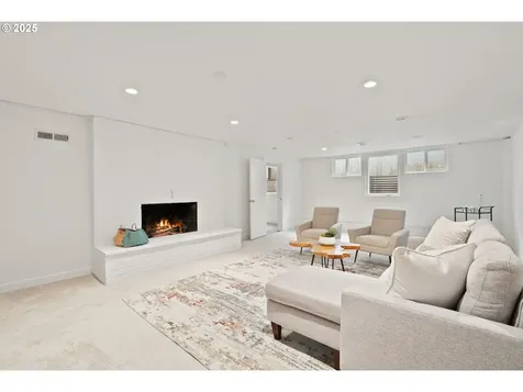 59 NE Russet Street Portland OR 97211