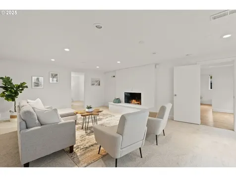 59 NE Russet Street Portland OR 97211