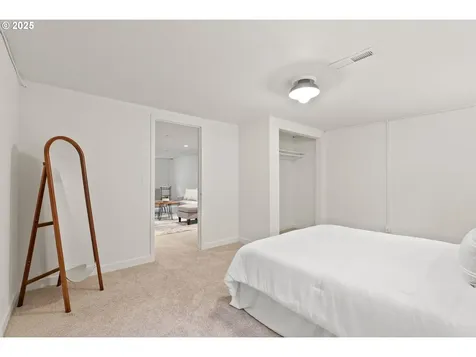 59 NE Russet Street Portland OR 97211