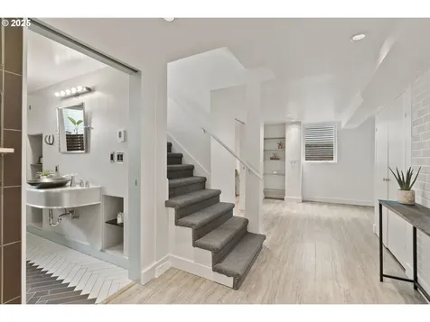 59 NE Russet Street Portland OR 97211