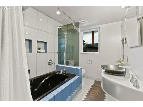 59 NE Russet Street Portland OR 97211
