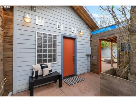 59 NE Russet Street Portland OR 97211