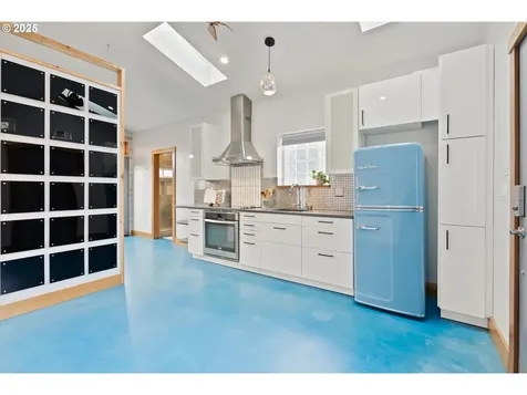 59 NE Russet Street Portland OR 97211