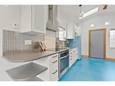 59 NE Russet Street Portland OR 97211
