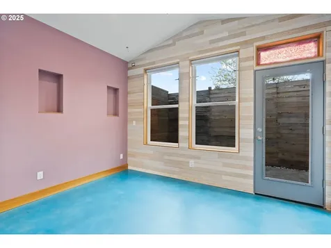 59 NE Russet Street Portland OR 97211