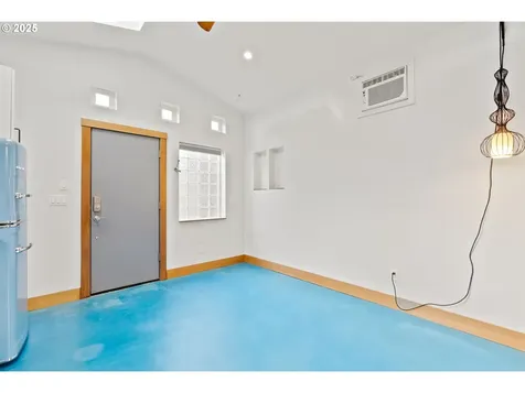 59 NE Russet Street Portland OR 97211