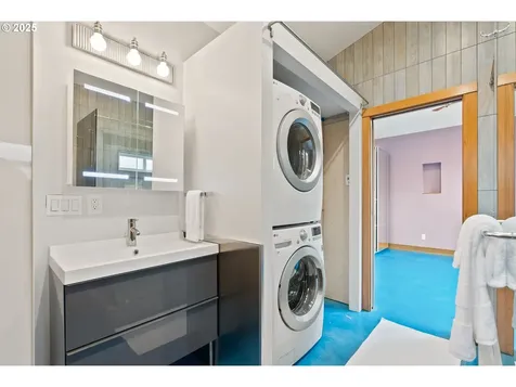 59 NE Russet Street Portland OR 97211