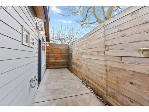 59 NE Russet Street Portland OR 97211