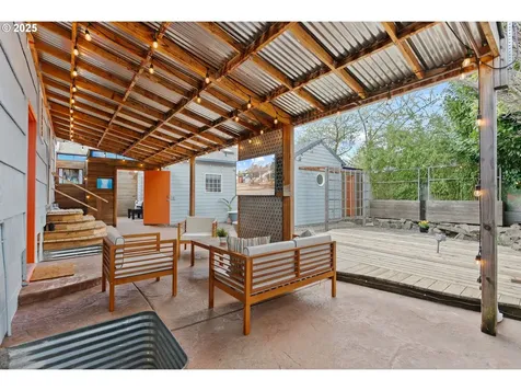 59 NE Russet Street Portland OR 97211