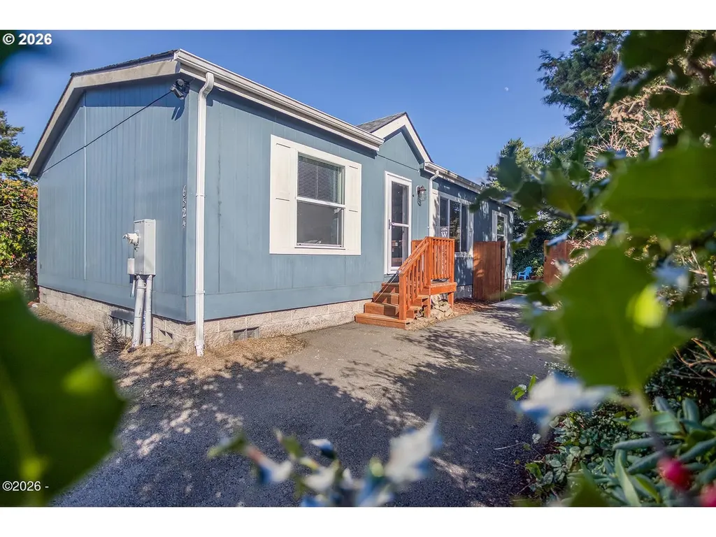 6824 SW Galley Avenue Lincoln City OR 97367