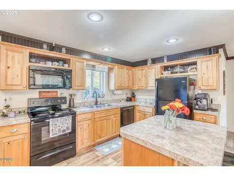 6824 SW Galley Avenue Lincoln City OR 97367