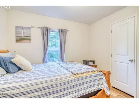 6824 SW Galley Avenue Lincoln City OR 97367