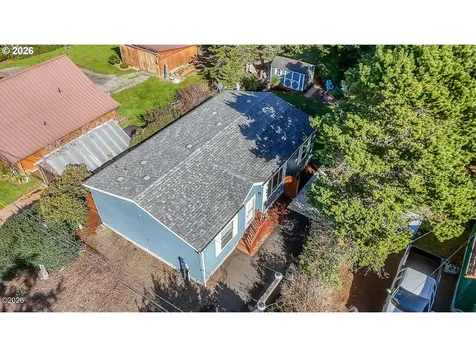 6824 SW Galley Avenue Lincoln City OR 97367