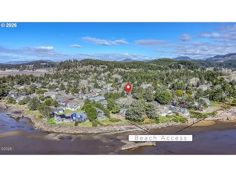 6824 SW Galley Avenue Lincoln City OR 97367