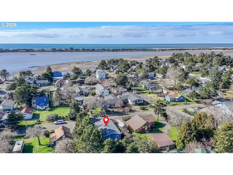 6824 SW Galley Avenue Lincoln City OR 97367
