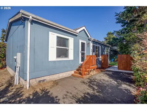 6824 SW Galley Avenue Lincoln City OR 97367