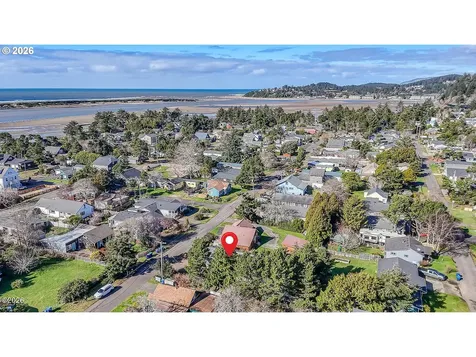 6824 SW Galley Avenue Lincoln City OR 97367