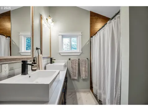 3201 NW Luray Terrace Portland OR 97210