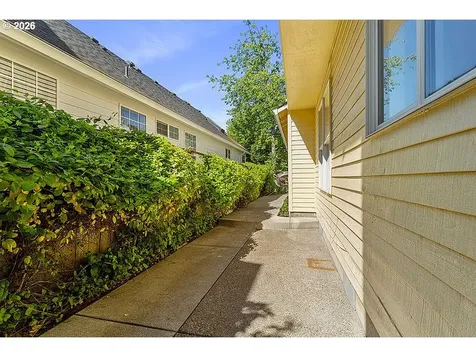 22106 NE Park Lane Fairview OR 97024