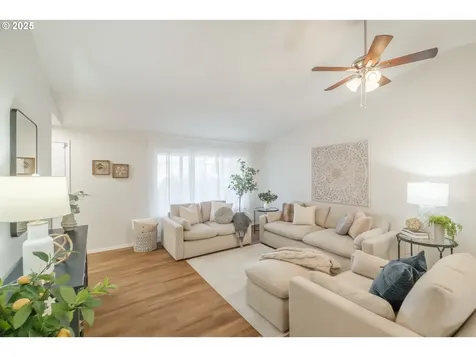 1858 Tecumseh Street NE Keizer OR 97303