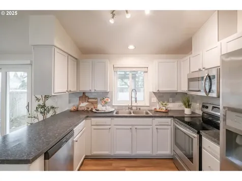 1858 Tecumseh Street NE Keizer OR 97303