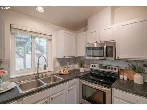 1858 Tecumseh Street NE Keizer OR 97303