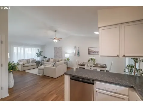 1858 Tecumseh Street NE Keizer OR 97303
