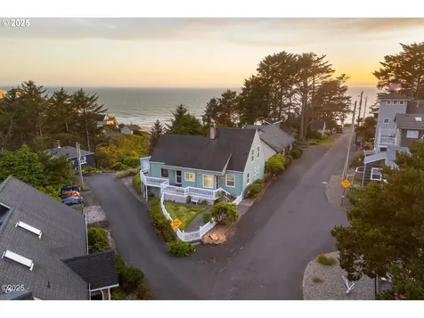 870 SW 10th Street Lincoln City OR 97367