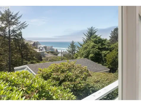 870 SW 10th Street Lincoln City OR 97367