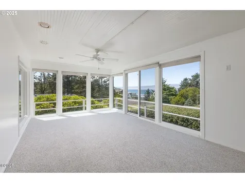 870 SW 10th Street Lincoln City OR 97367