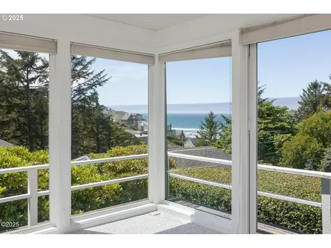 870 SW 10th Street Lincoln City OR 97367